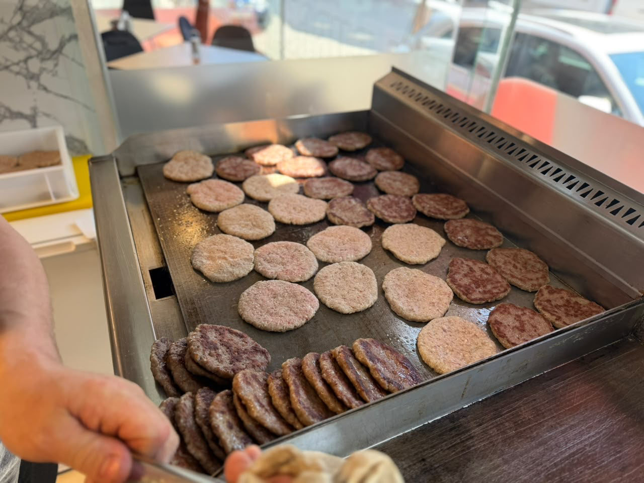 Hallall burger، وجبات سريعة في Peja